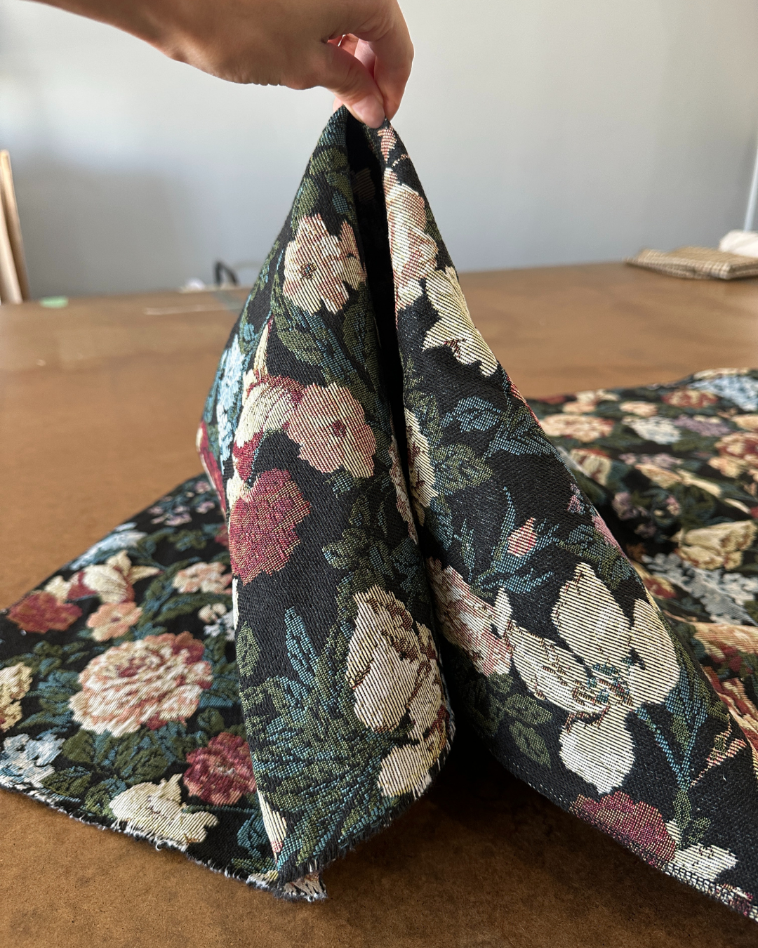 Tapestry Jacquard - Black Floral